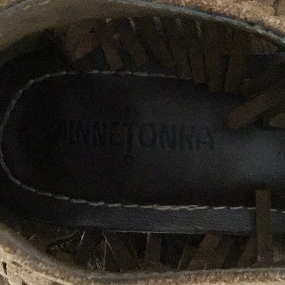 GUC Women’s 6 Minnetonka Boho Fringed Sandals - Picture 5 of 8